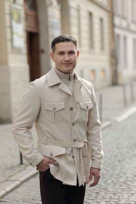 Ахтем Сеітаблаєв у одязі від Andreas Moskin