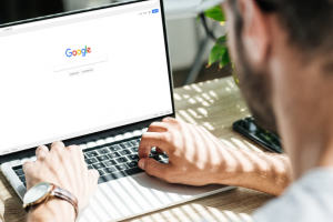 пошуковик Google