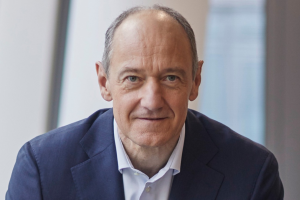 CEO Siemens роланд буш