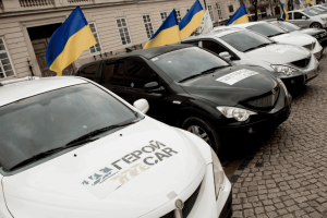 Проєкт «ГеройCar» здійснив свою найбільшу на сьогодні одночасну передачу – на фронт поїхали 35 автомобілів. Фото: «ГеройCar»