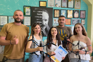 Навіть із невеликою медійністю можна робити й закривати збори на ЗСУ, але не за один день. Фото: Аліна Кашапова