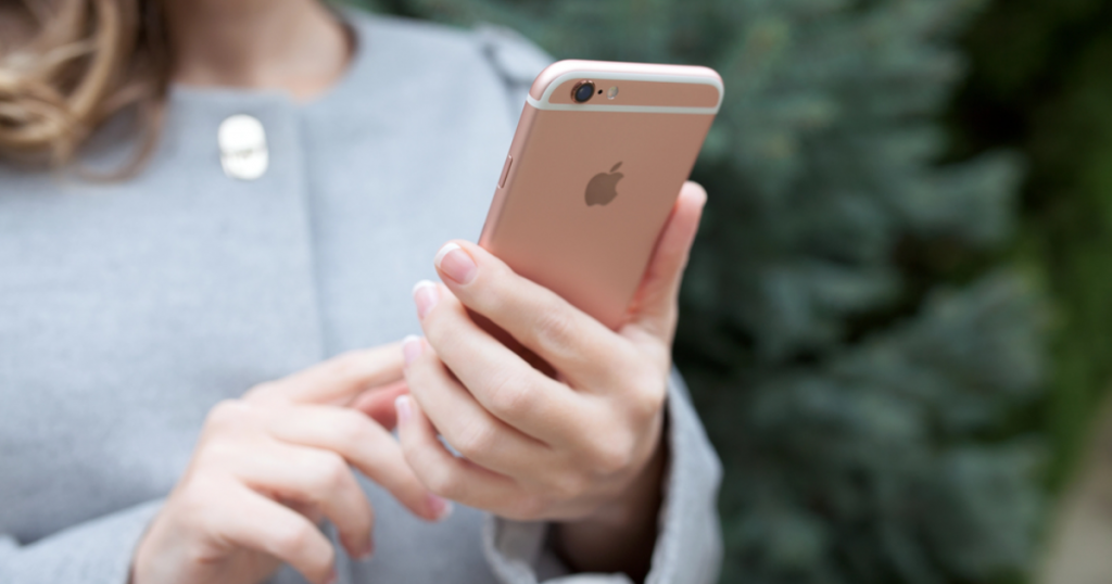 Apple збирається використовувати ШІ для заощадження заряду батареї в iPhone. Фото: Depositphotos
