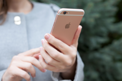 Apple збирається використовувати ШІ для заощадження заряду батареї в  iPhone. Фото: Depositphotos