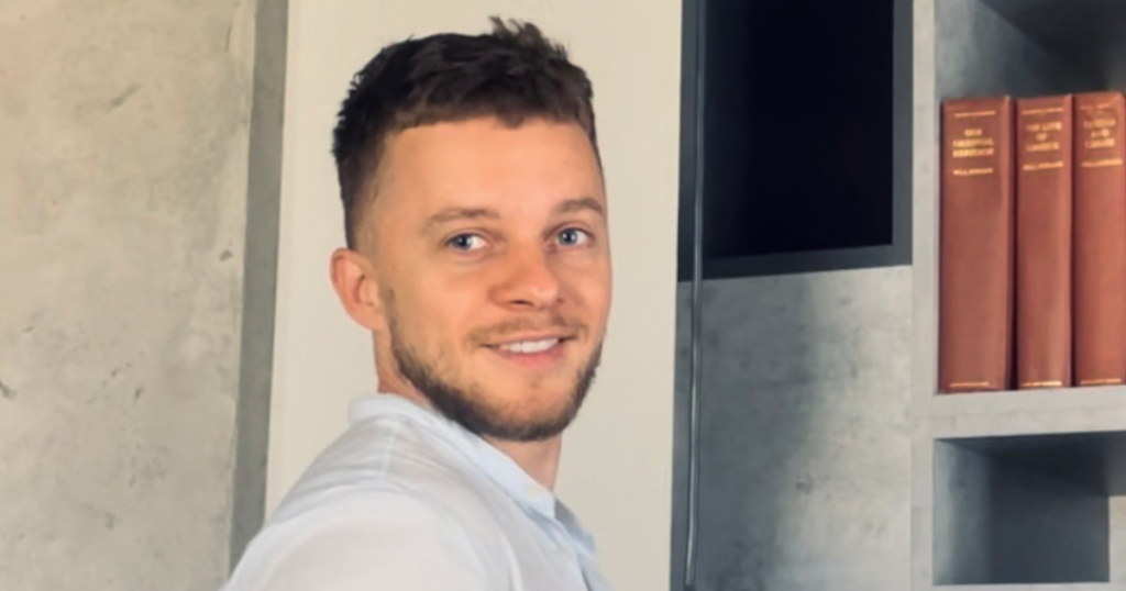 Співзасновник і Chief of Growth в Mate academy Макс Лисак розповів про культуру експериментів у компанії та підхід до ухвалення стратегічних рішень. Фото: Facebook / Max Lysak