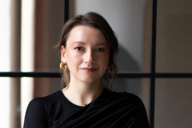 «Вона не чекала інструкцій – вона забирала з мене речі, які не мали бути на мені». Фото: Юлія Сименович