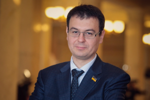 Данило Гетманцев пояснив невідповідність встановленого прожиткового мінімуму українським реаліям і розповів, що може покращити ситуацію. Фото: Facebook / Данило Гетманцев