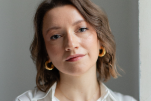 «Іноді зробити самій – швидше, якісніше й… менш виснажливо. І я не єдина, хто це відчував. Просто не всі це визнають». Фото: Юлія Сименович