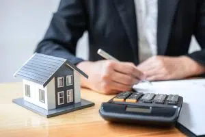 податок на нерухомість