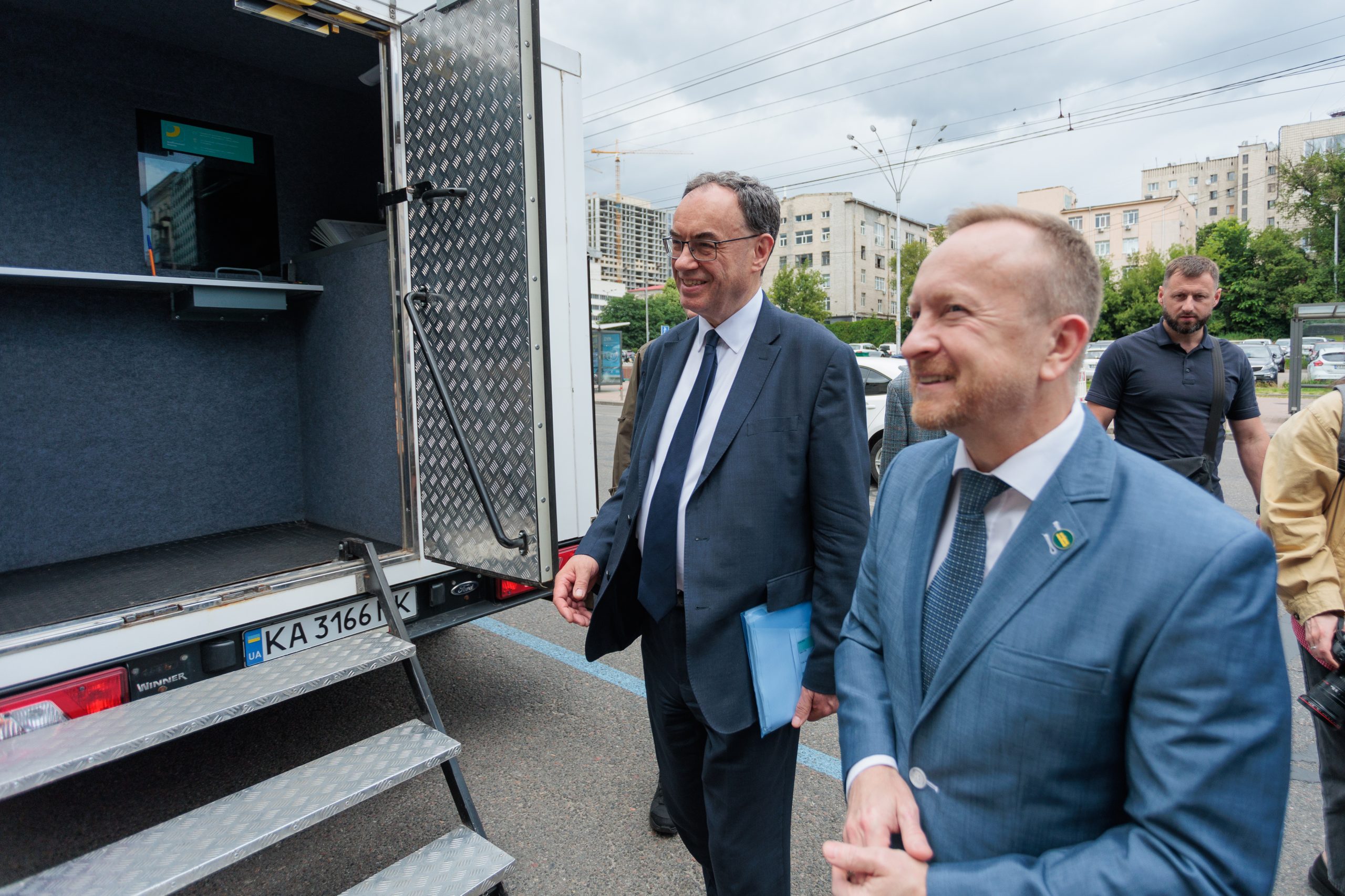 Голова Банку Англії Ендрю Бейлі та голова правління Ощадбанку Сергій Наумов