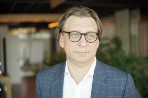 Михайло Кухар поділився оновленим прогнозом щодо курсу валют і розповів, у чому краще зберігати заощадження. Фото: Facebook / Kukhar Mykhailo