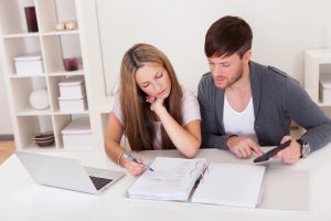 Як оподатковуються перекази коштів між чоловіком та жінкою, що перебувають у цивільному шлюбі. Фото: Depositphotos