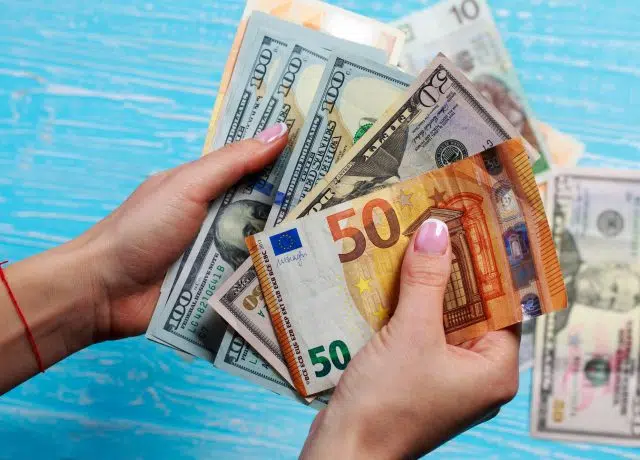 Якими будуть курс валют в Україні, а також ставки за кредитами та депозитами восени – прогноз. Фото: Depositphotos