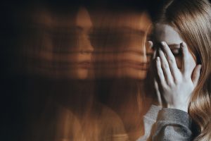 Що таке жити та працювати, маючи біполярний розлад: героїні розповили свої історії. Фото: depositphotos