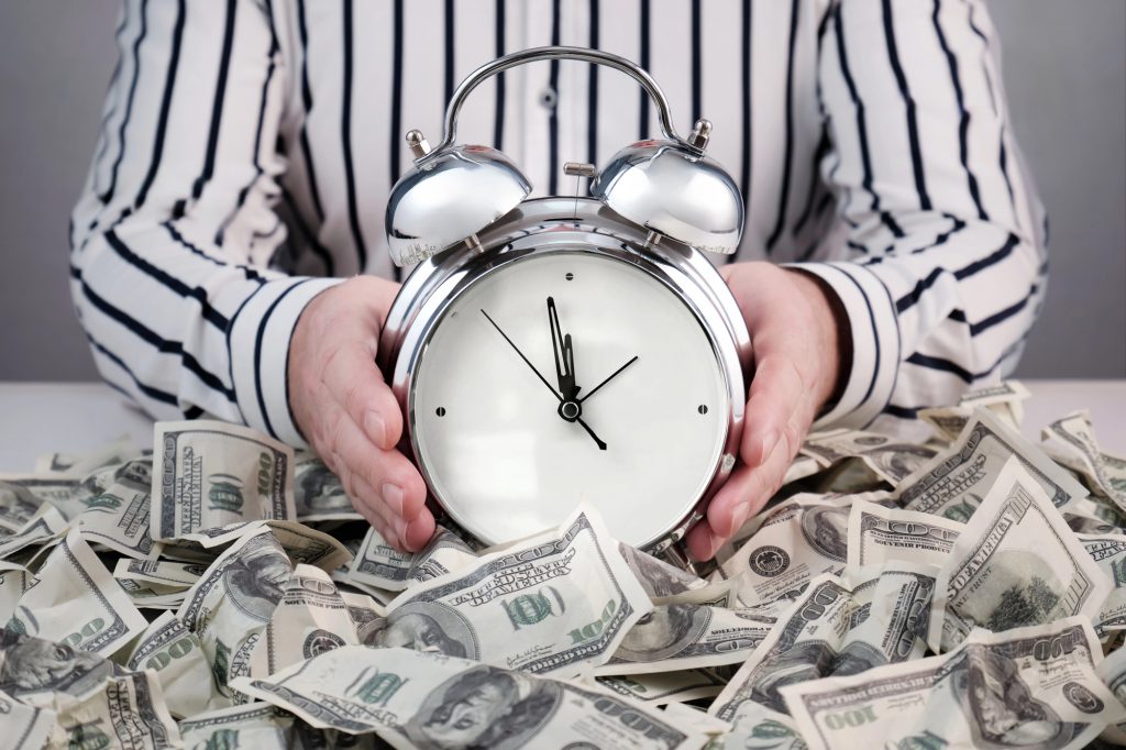 Розповідаємо, що таке «оплата годинами». Фото: Depositphotos