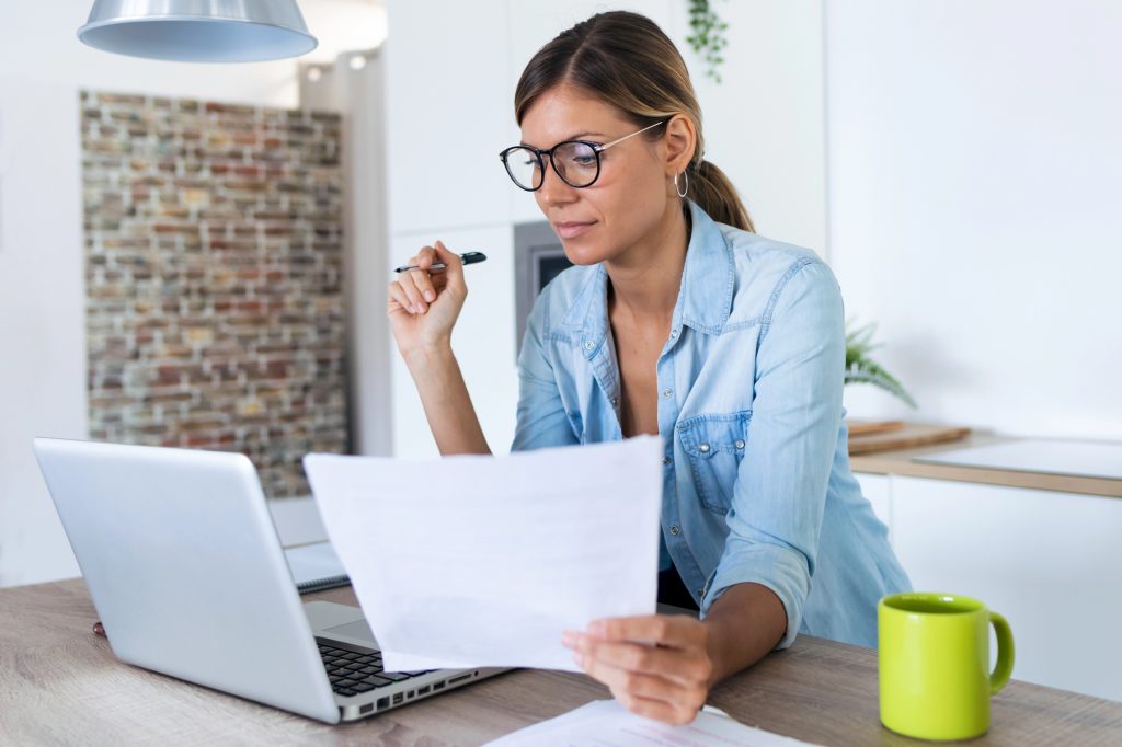 Що варто взяти до уваги, перш ніж відкрити ФОП – пояснення. Фото: Depositphotos