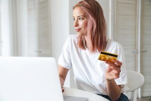 Використання ФОП-рахунку для фінансової допомоги – які є ризики для єдинників. Фото: Depositphotos