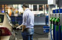 Засновник групи Prime Дмитро Льоушкін розповів, чому в Україні не дешевшає пальне, коли знижується ціна на нафту. Фото: Depositphotos