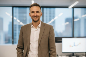 Фінансовий консультант Дмитро Шнайдер розповів, як вкладати та зберігати гроші. Фото: Дмитро Шнайдер