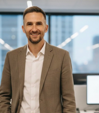 Фінансовий консультант Дмитро Шнайдер розповів, як вкладати та зберігати гроші. Фото: Дмитро Шнайдер