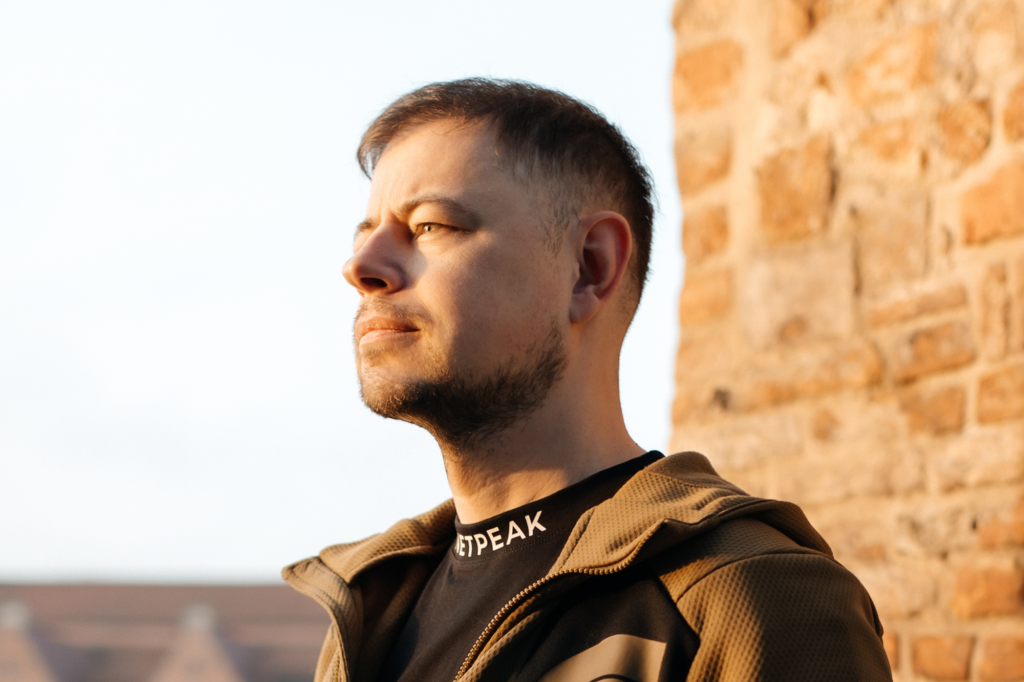 «Маркетинг – не про пошук ідеального плану, а про проєктування системи, яка виживає в умовах детермінованого хаосу». Фото: Андрій Чумаченко