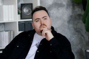 Як інвестувати у 2026-му з огляду на коливання валютного курсу. Фото: Facebook / Дмитро Карпіловський