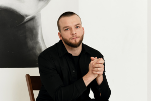 «Щоби будівля витримала землетрус, потрібен сейсмостійкий фундамент. У бізнесі це чотири блоки». Фото: Вадим Гурко