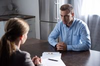 5 поширених схем, спрямованих на е, щоб отримати більше при розлученні, та як їх викривають. Фото: Depositphotos