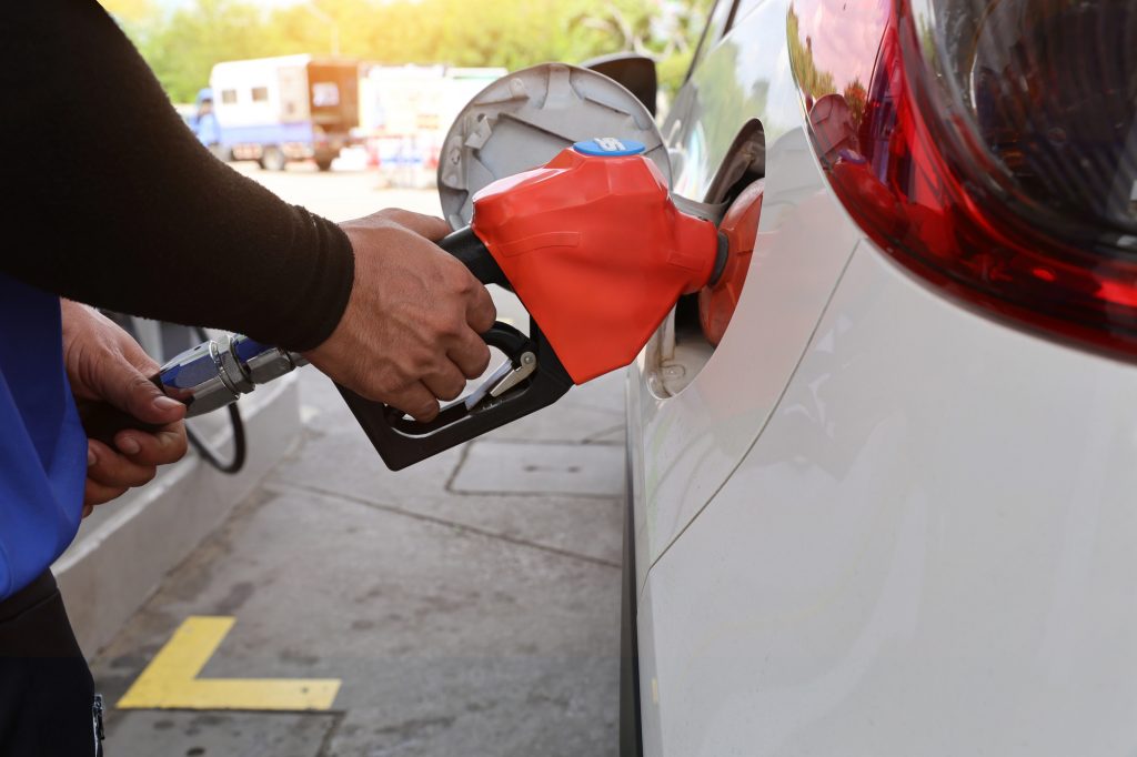 Чи вистачить запасу пального, що впливає на його ціни та чекати на впровадження лімітів – Дмитро Льоушкін. Фото: Depositphotos