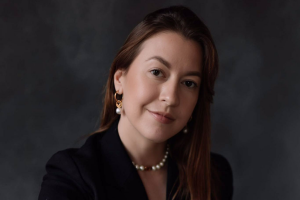 «Цей рік для мене був про завершення і паузи. І я побачила просту річ: тільки коли ми щось завершуємо, з’являється місце для нового». Фото: Олена Волк