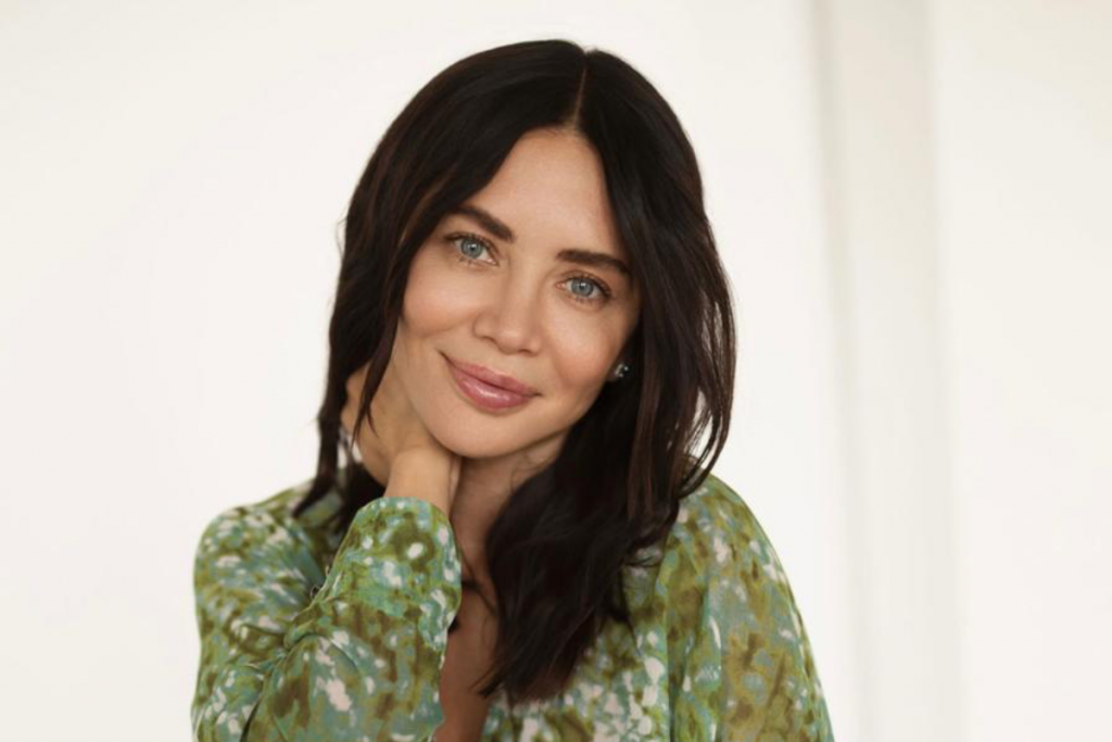 «Ми читаємо між справами – у транспорті, у черзі, перед сном на телефоні. Але мозок не завжди перемикається так швидко». Фото: Юлія Євсєєва