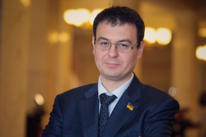 Данило Гетманцев прокоментував можливість підвищення ставок податків і запровадження ПДВ для ФОПів. Фото: Facebook / Данило Гетманцев
