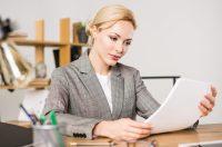 Жінка, документи