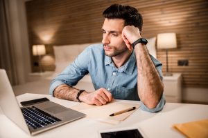 В Україні розглядають впровадження додаткових інструментів контролю за працівниками – що відомо і який це може мати вигляд. Фото: Depositphotos