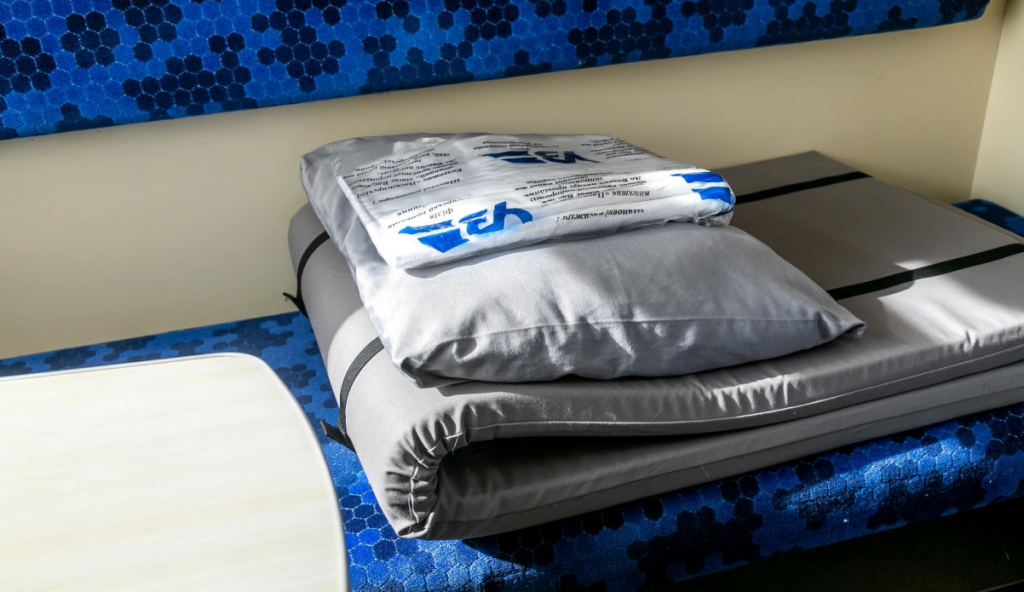 постіль в поїзді укрзалізниці