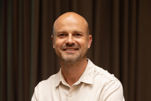 «Для мене успішний фандрейзинг починається із живої розмови – з історії, яка чіпляє, емоцій, спільного ціннісного поля». Фото: Артем Мазур