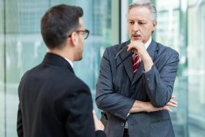 Чоловіки розмовляють