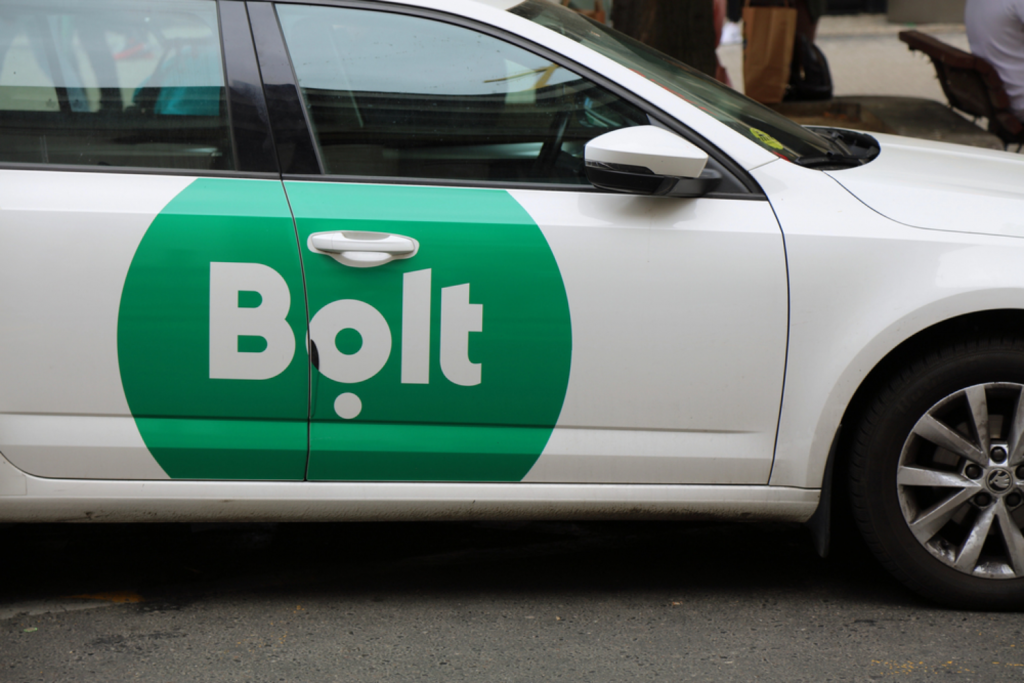 Bolt таксі машина