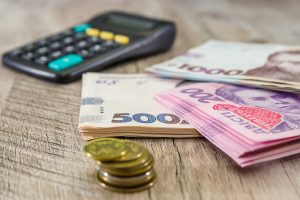 гроші, гривні й копійки, калькулятор