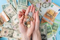 Долари, євро