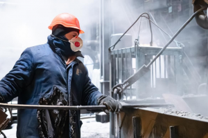 працівник енергетики на місці після обстрілу