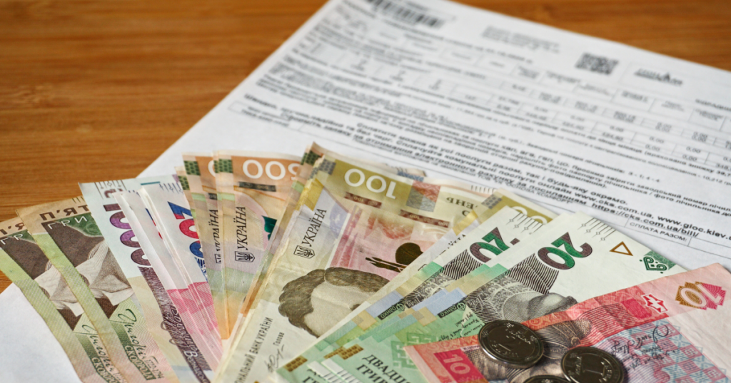 платіжка за комуналку, гроші