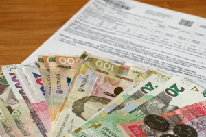 платіжка за комуналку, гроші