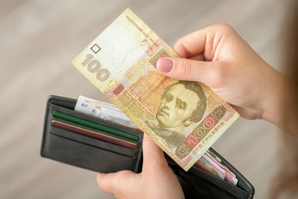 гроші, гаманець, 100 грн